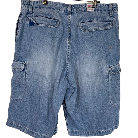 Vintage Levi’s Hirise Velcro Pocket Denim Cargo Shorts Dry Goods Red Tab Size 38 - Picture 12 of 16